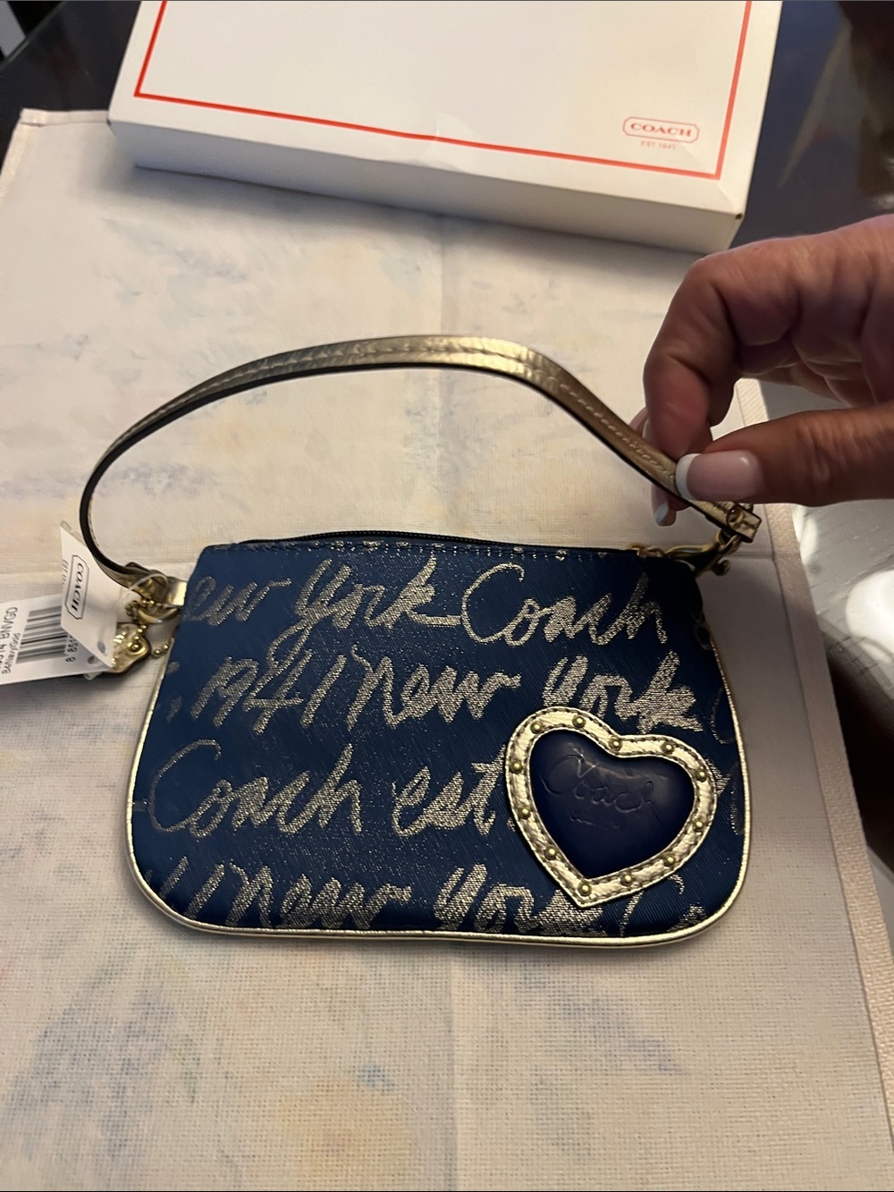 Coach Navy Script Heart Wristlet with Gold Trim NEW WITH TAGS - Picture 3 of 6